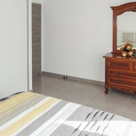 Four-bedroom Holiday In * Sérignan