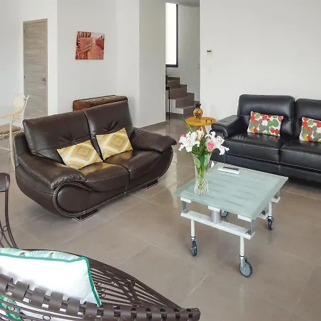 Four-bedroom Holiday In * Sérignan