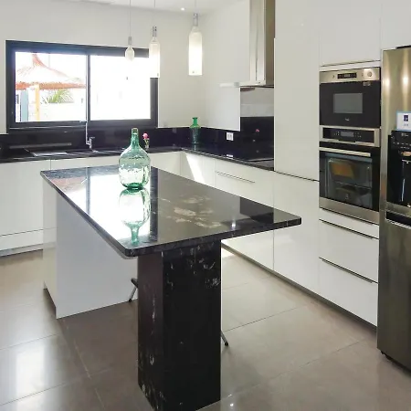 Four-bedroom Holiday In * Sérignan