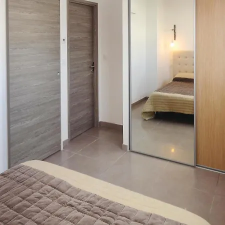 Four-bedroom Holiday In * Sérignan