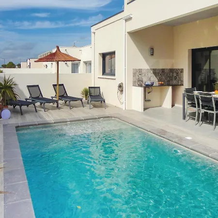 Four-bedroom Holiday In Sérignan