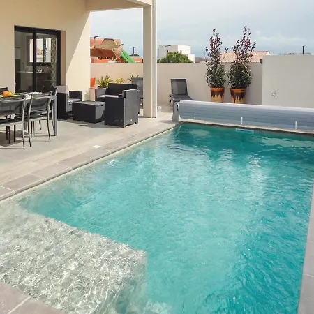 Four-bedroom Holiday In Sérignan