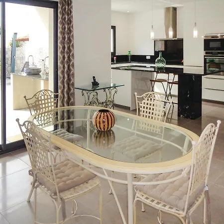 Four-bedroom Holiday In Sérignan