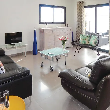Four-bedroom Holiday In בית נופש *
