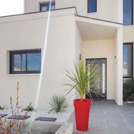 Four-bedroom Holiday In Sérignan