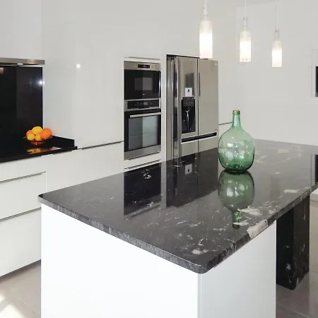 בית נופש Four-bedroom Holiday In